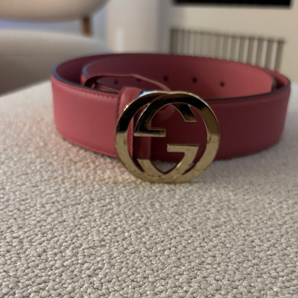 Gucci Fuchsia Leather Belt with Gold Emblem